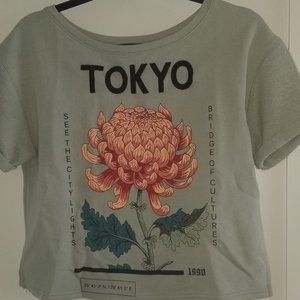 Short sleeves sweatshirt.